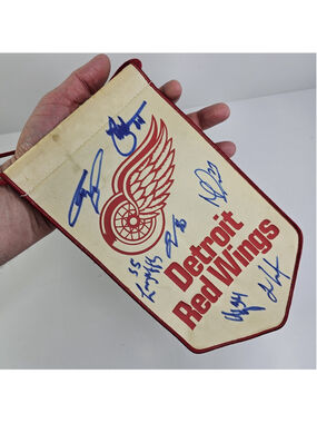 Detroit Red Wings Signed Mini Pennant Banner Wall Hanging NHL Hockey Autographs